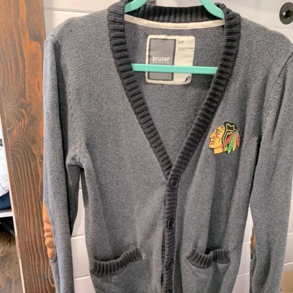Chicago Blackhawks Cardigan small Bruzer